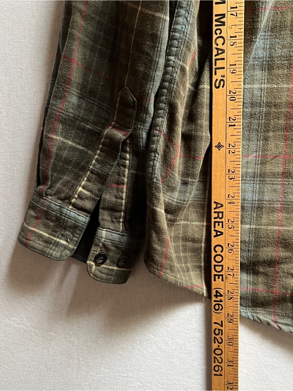 Vintage L.L. Bean Men's Green Plaid Button-Up Shirt Medium Made in Canada M - Picture 3 of 7